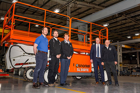 Snorkel has commenced production of its lithium-ion electric Speed Level and has signed an official supply agreement with Hyperdrive Innovation for its electric powertrain and battery systems. Pictured (right to left): John Gill, Chief Manufacturing Officer, Snorkel; Matthew Elvin, Chief Executive Officer, Snorkel; with Stephen Irish, Commercial Director; Jason Lovell, Engineering Manager; and Ed Bisdee, Senior Systems Integration Engineer, with Hyperdrive Innovation.